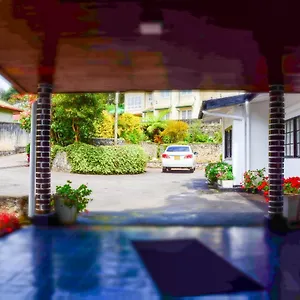 https://grymsby.kandyhotelsnow.com