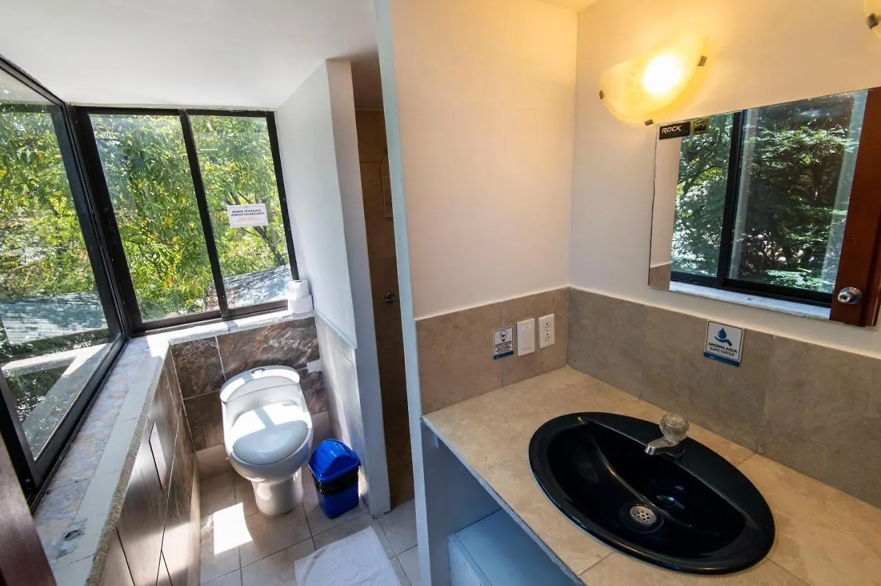 Poblado Guest House Medellin 3*,