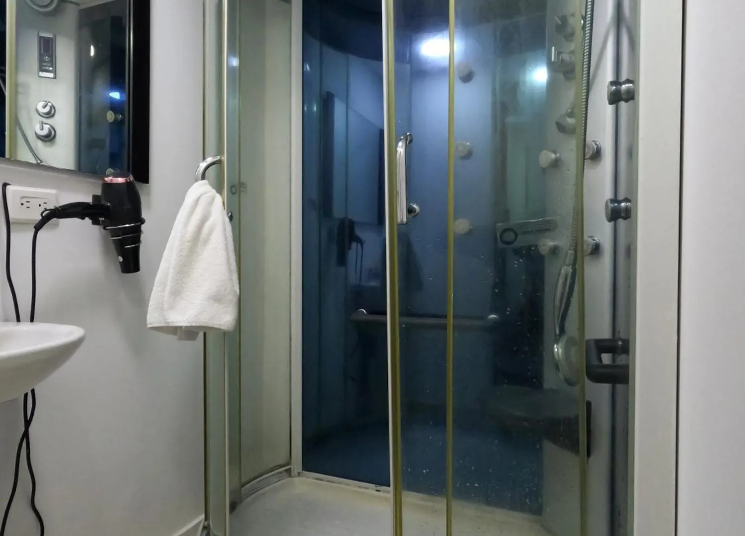 Poblado Guest House Medellin 3*,