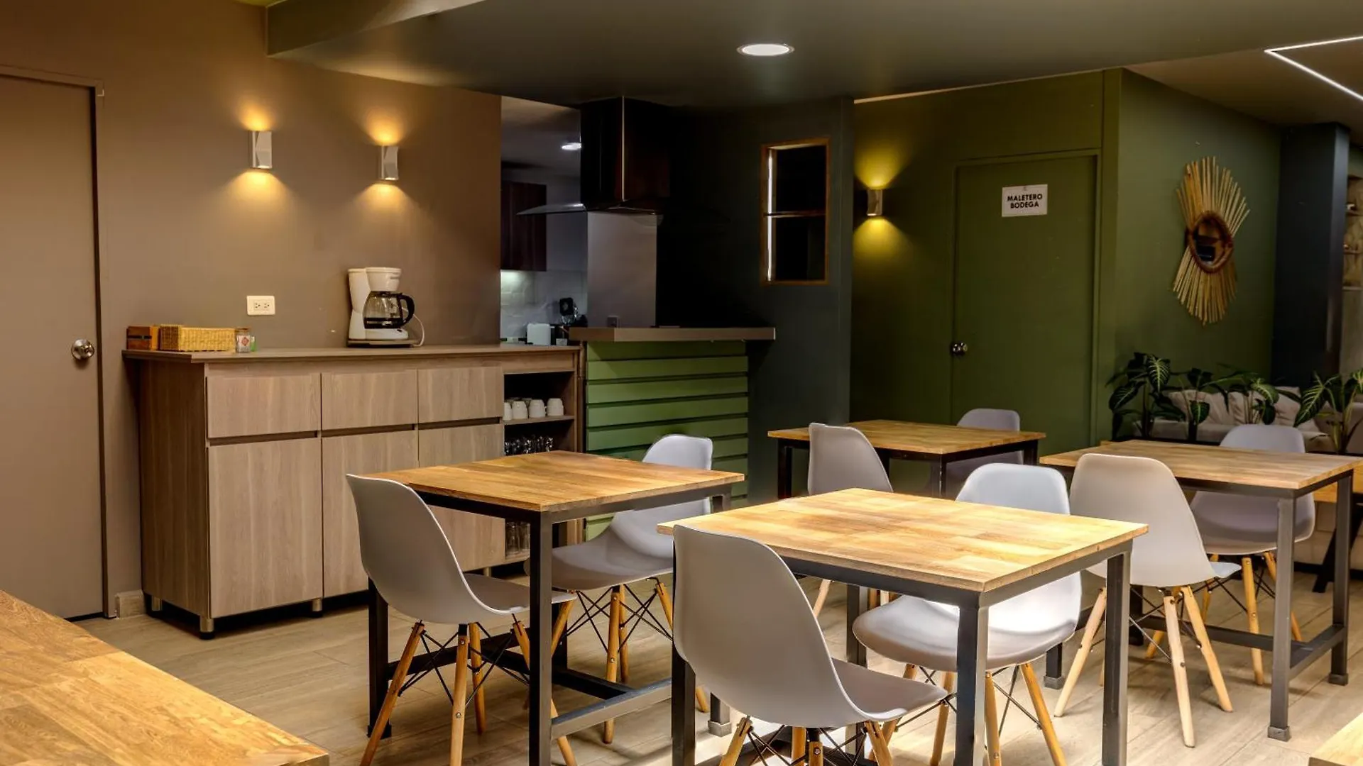Poblado Guest House Medellin Hotel