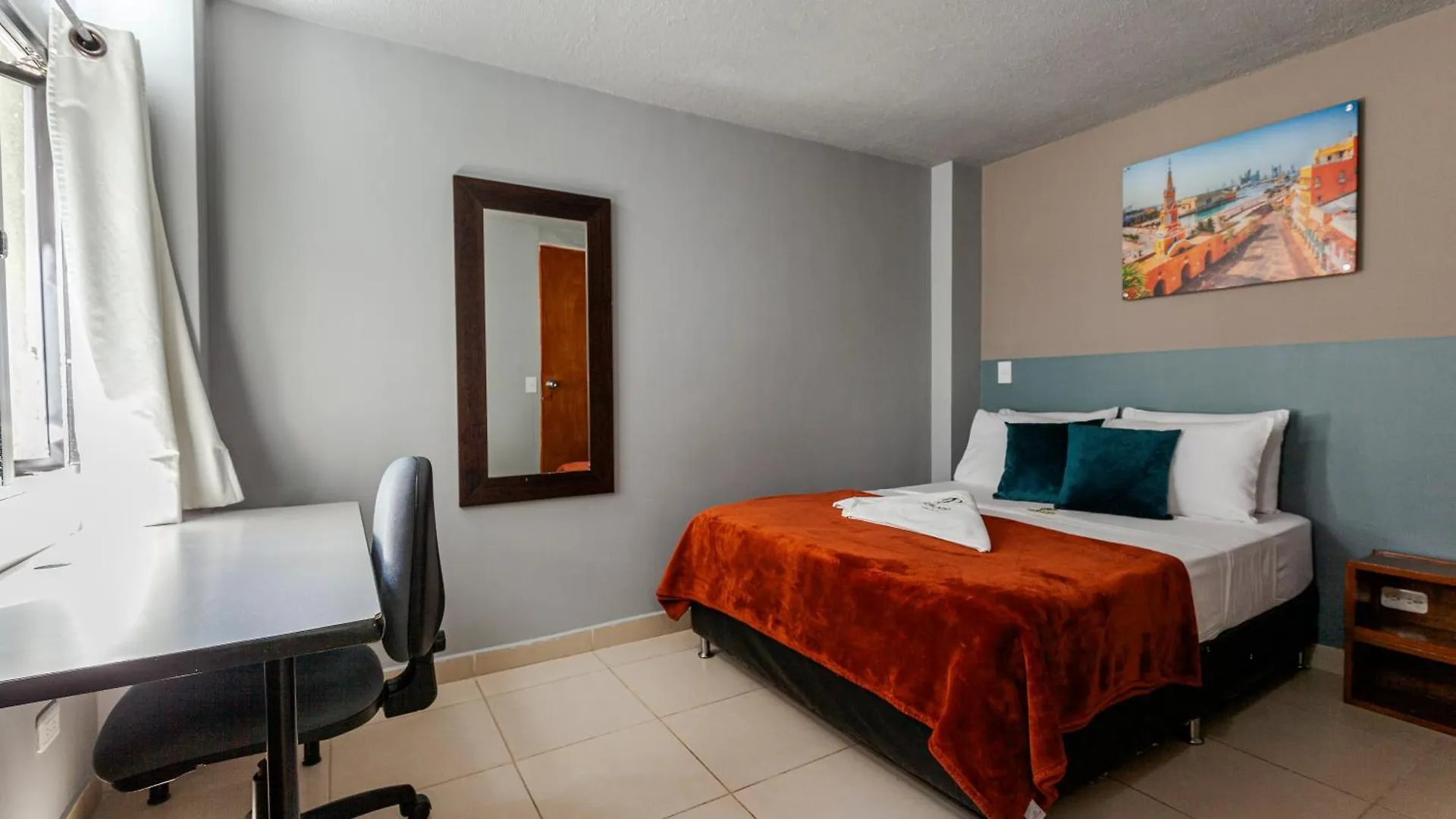 Poblado Guest House Medellin 3*,