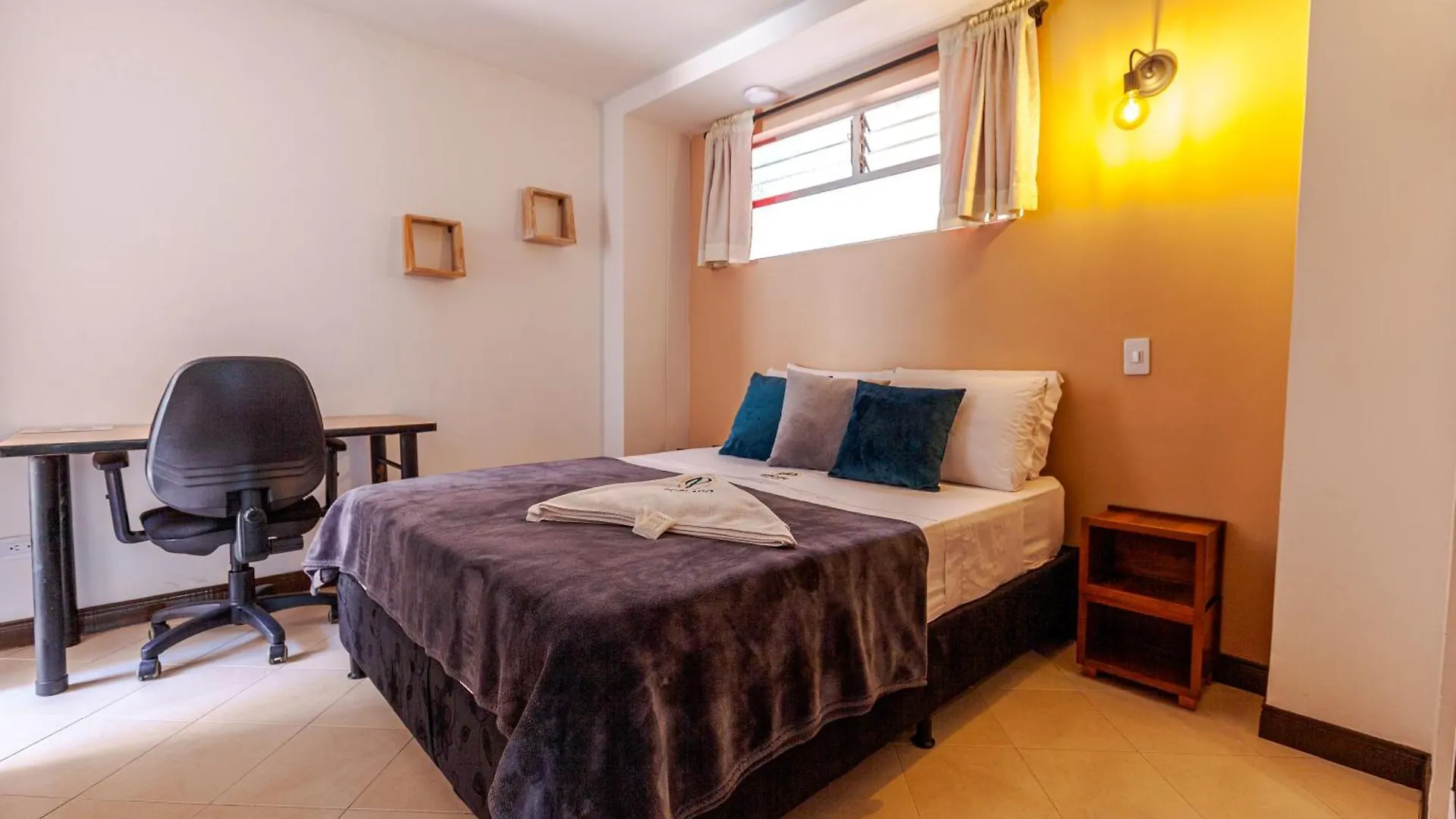 Poblado Guest House Medellin 3*,