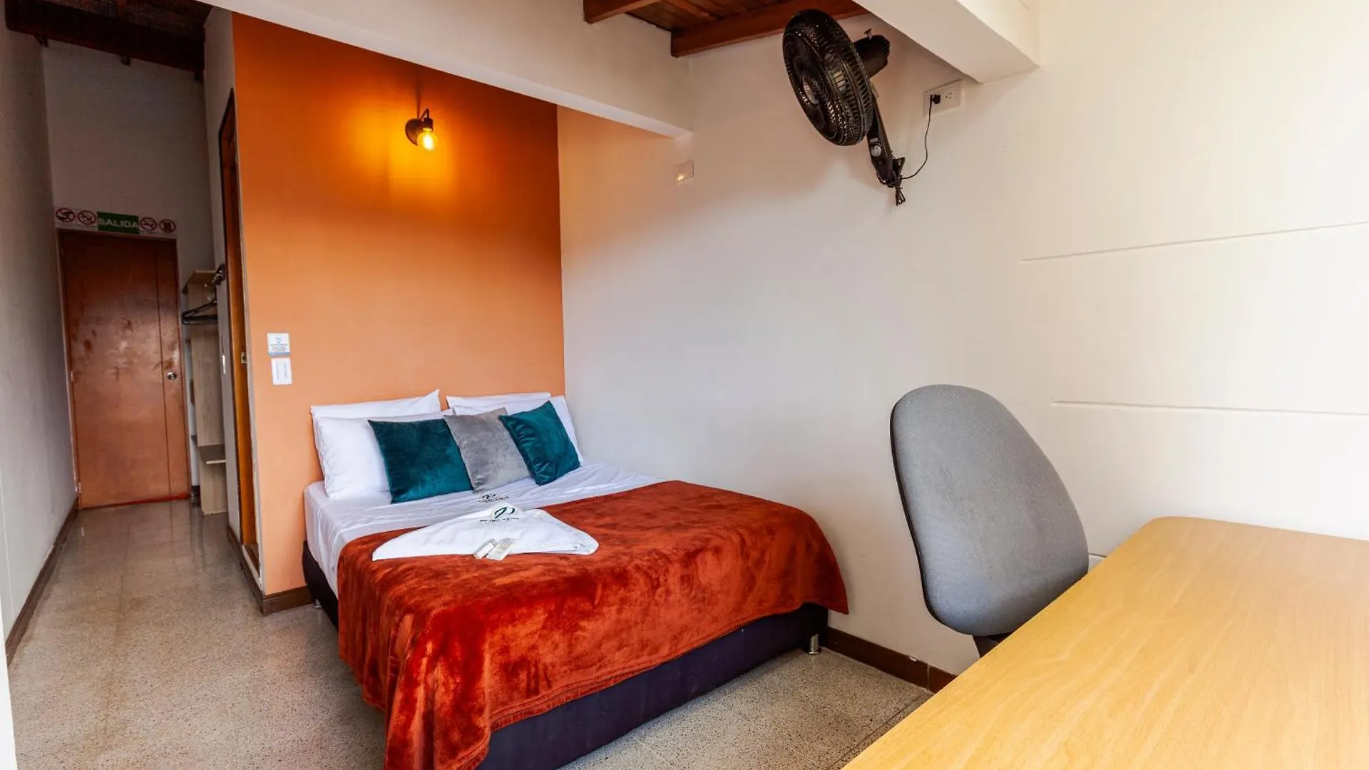 Poblado Guest House Medellin 3*,  Colombia