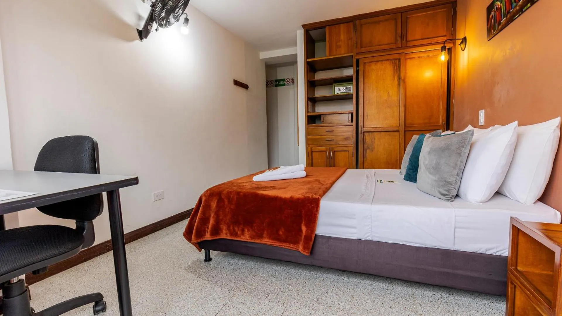 Poblado Guest House Medellin Hotel